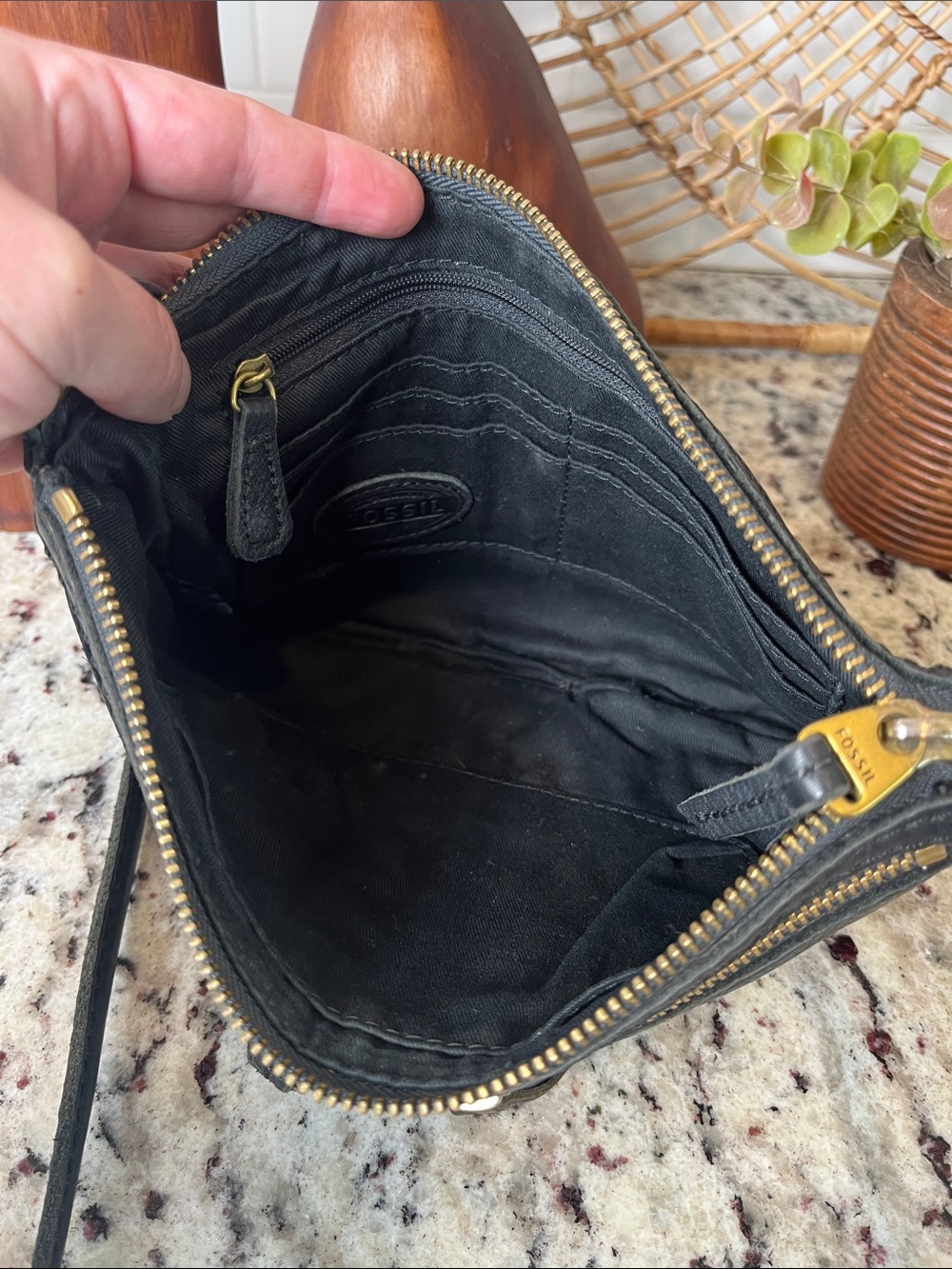 Vintage Fossil Black Leather Crossbody Bag with Dual Zip Pockets - Picture 9 of 10